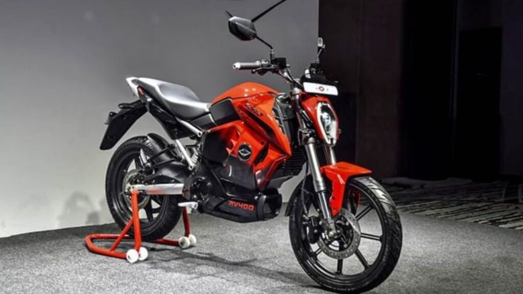 Revolt RV400